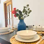 Tu A Un Paso Del Centro By Mo * Málaga